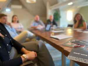 Artsen van de Medische Raad van medTzorg rond de tafel