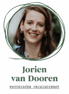 Foto van spreker Jorien van Dooren tijdens medTzorg congres Uit de war