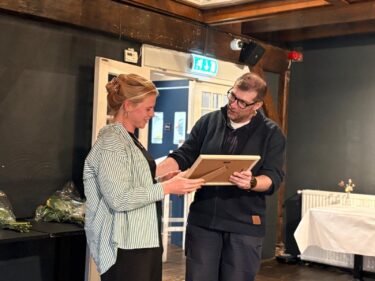 Foto van uitreiking masterclass diploma aan Fleur Sutorius
